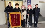世界杯买球app下载 -危(wēi)急(jí)时刻！民警紧急(jí)救助患病群众